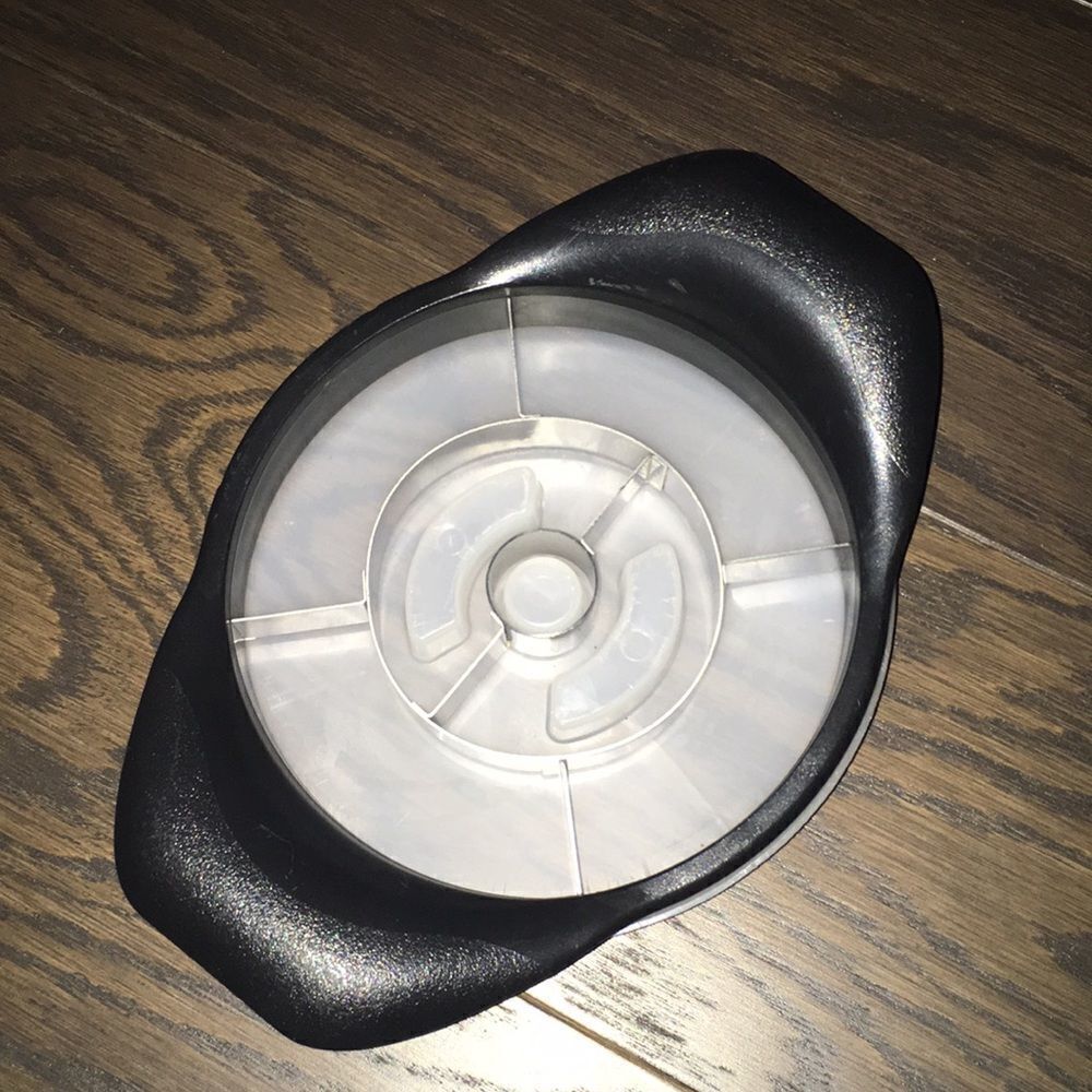 Holiday Hist Fresh Pineapple Cutter & Core remover for the pampered Chef cook